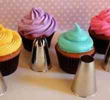 Diversi tipi di ugelli per tubazioni cupcake decorazione