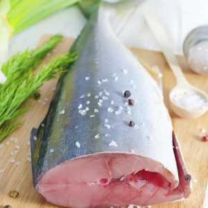 Come rendere l`aglio marinato tonno
