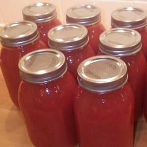 Come fare la salsa di pomodoro per conservare in un barattolo